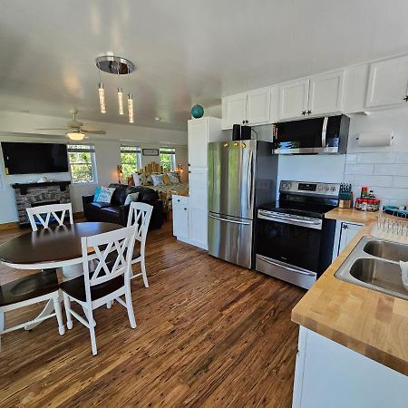 Tree-Top Lake-Front Cottage Madison Extérieur photo