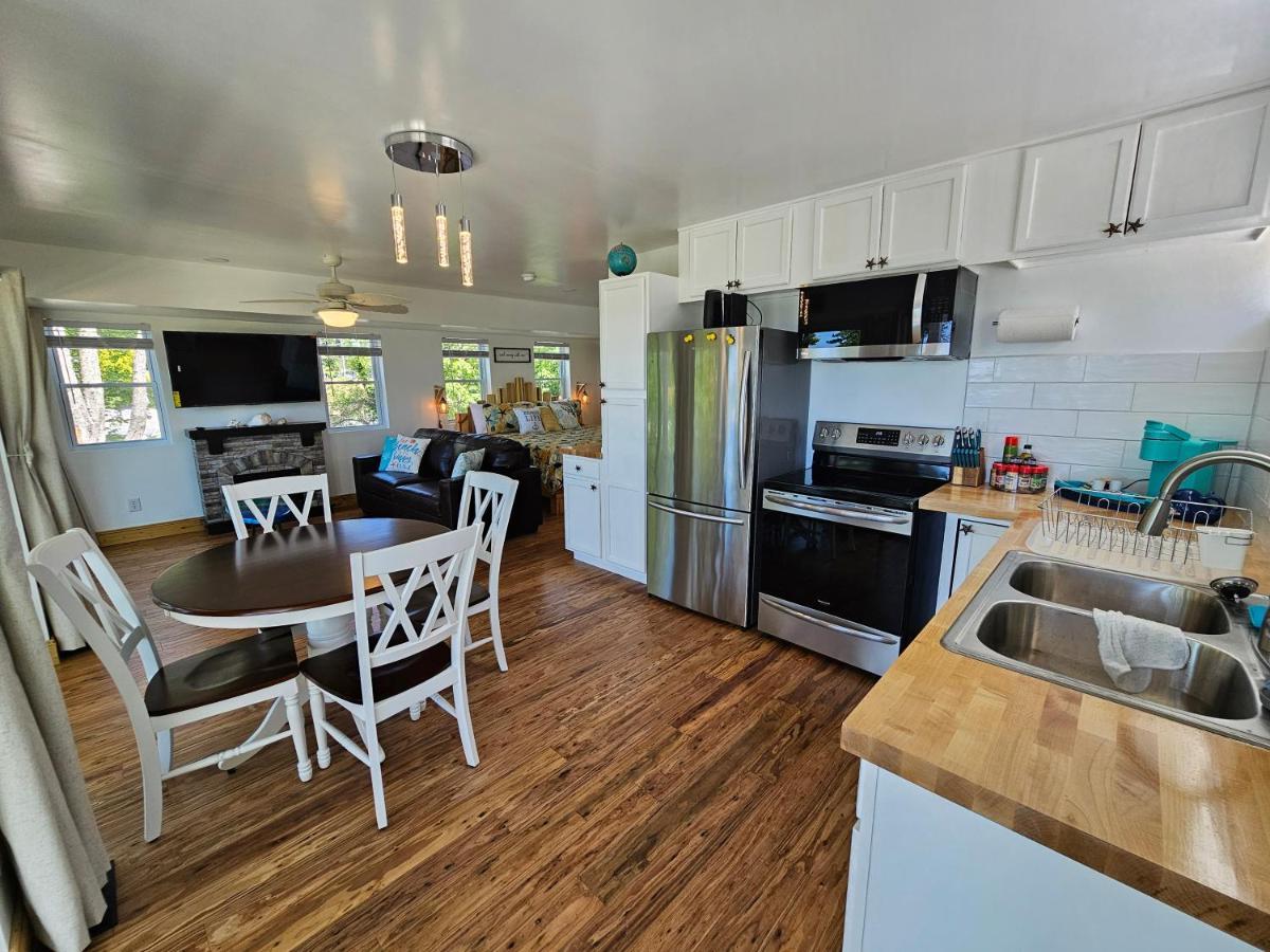 Tree-Top Lake-Front Cottage Madison Extérieur photo